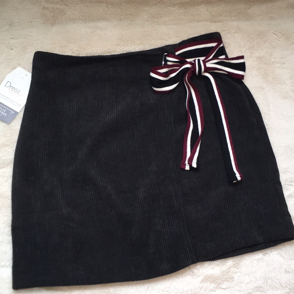 NWT black/garnet mini skirt